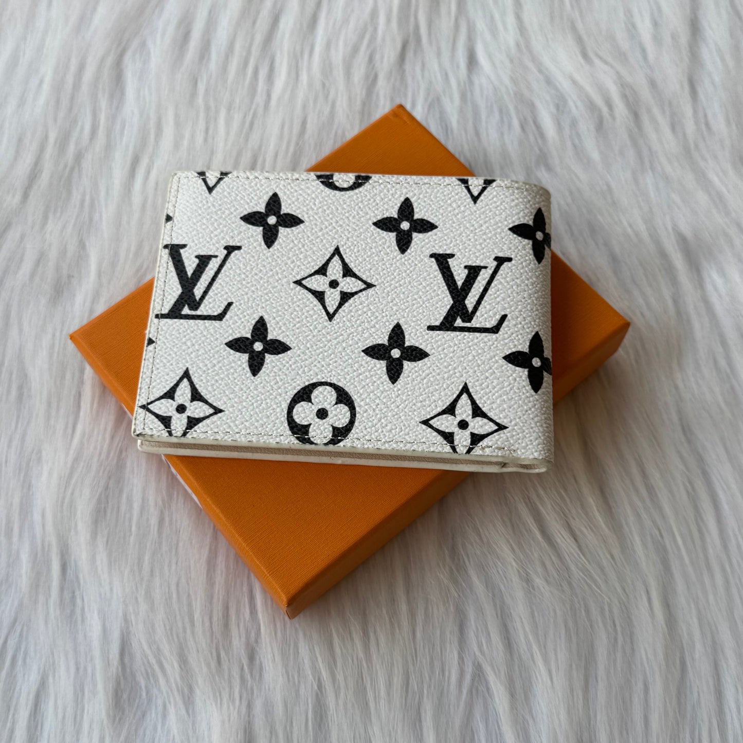 Louis vuitton wallet |White|