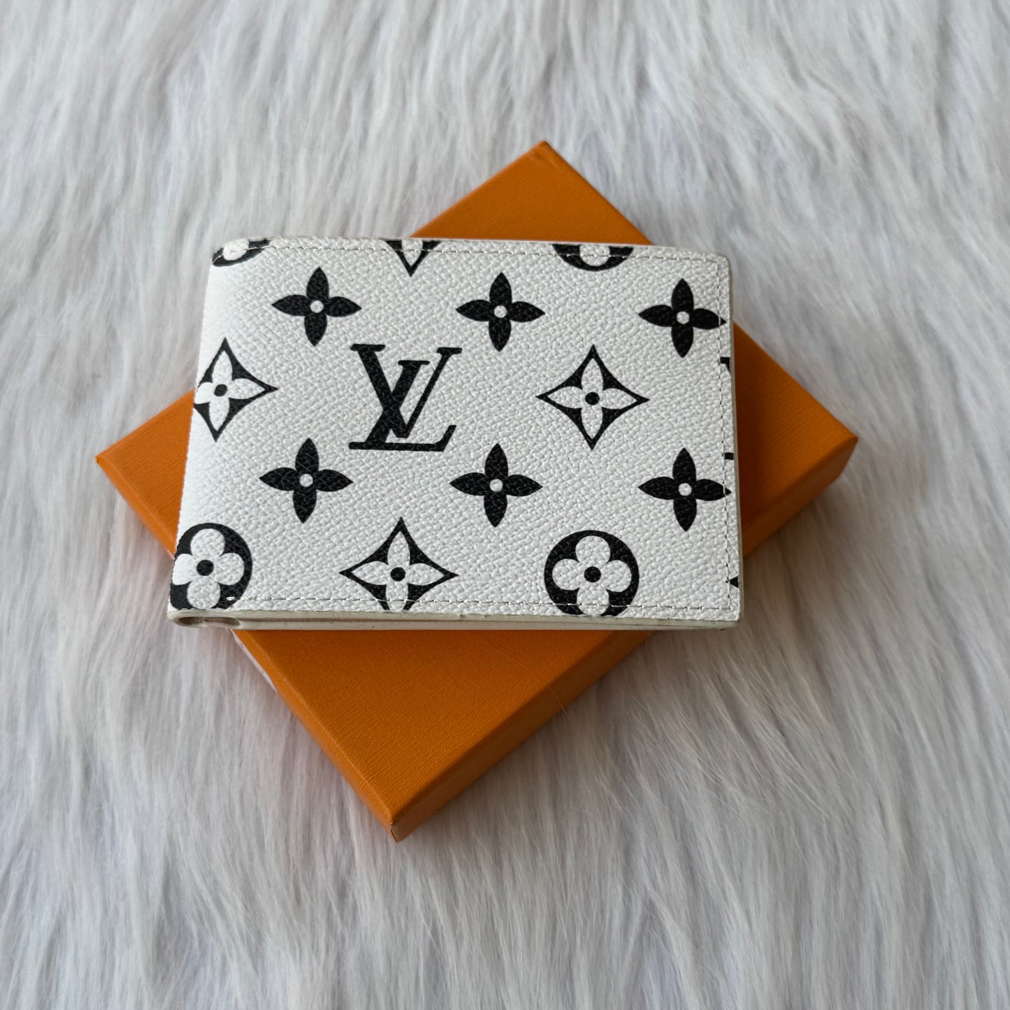 Louis vuitton wallet |White|